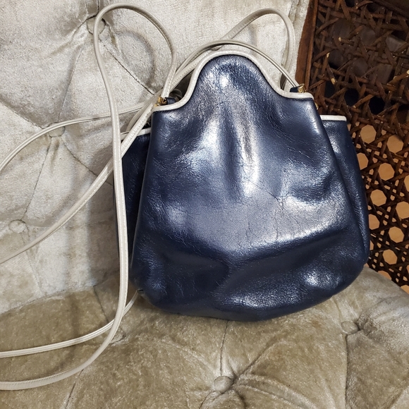 Kitamura bucket style draw sling bag - Picture 2 of 8